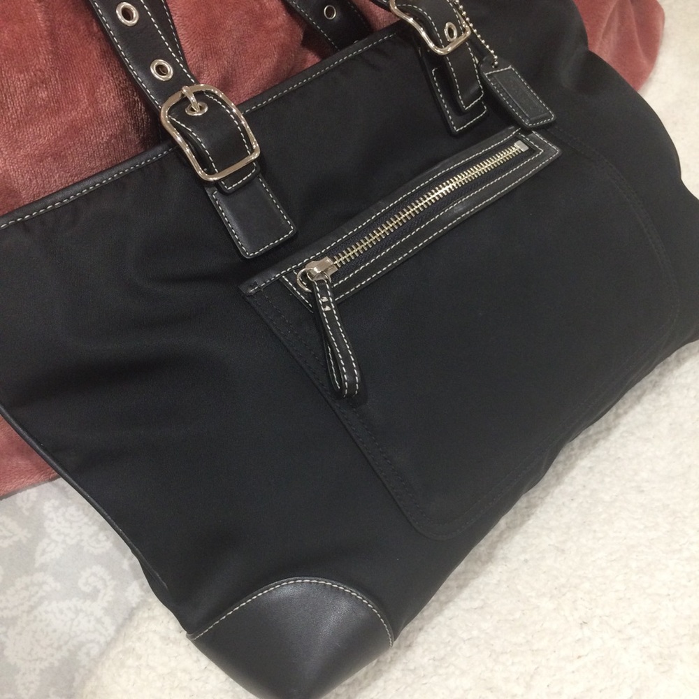 Coach bag 💯% authentic!! - Picture 7 of 13